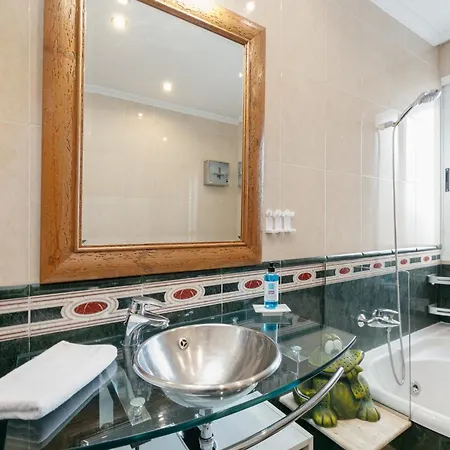 Chic Y Con Parking By