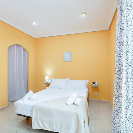 Chic Y Con Parking By ויגו